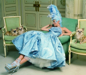 Кейт Мосс предстала в образе королевы Франции