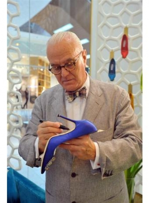 Торговая марка MANOLO BLAHNIK презентовала праздничную подборку обуви