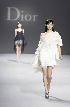 В Гон-Конге состоялось дефиле бренда Christian Dior